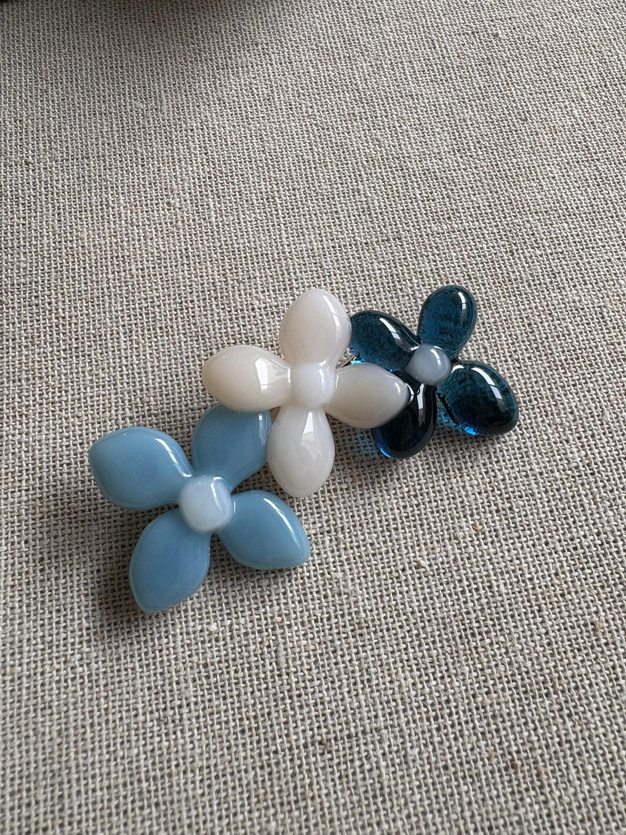 ガラス製お花のブローチ【ブルー、ピーチ等】帯留めにも変更可 | 5枚目