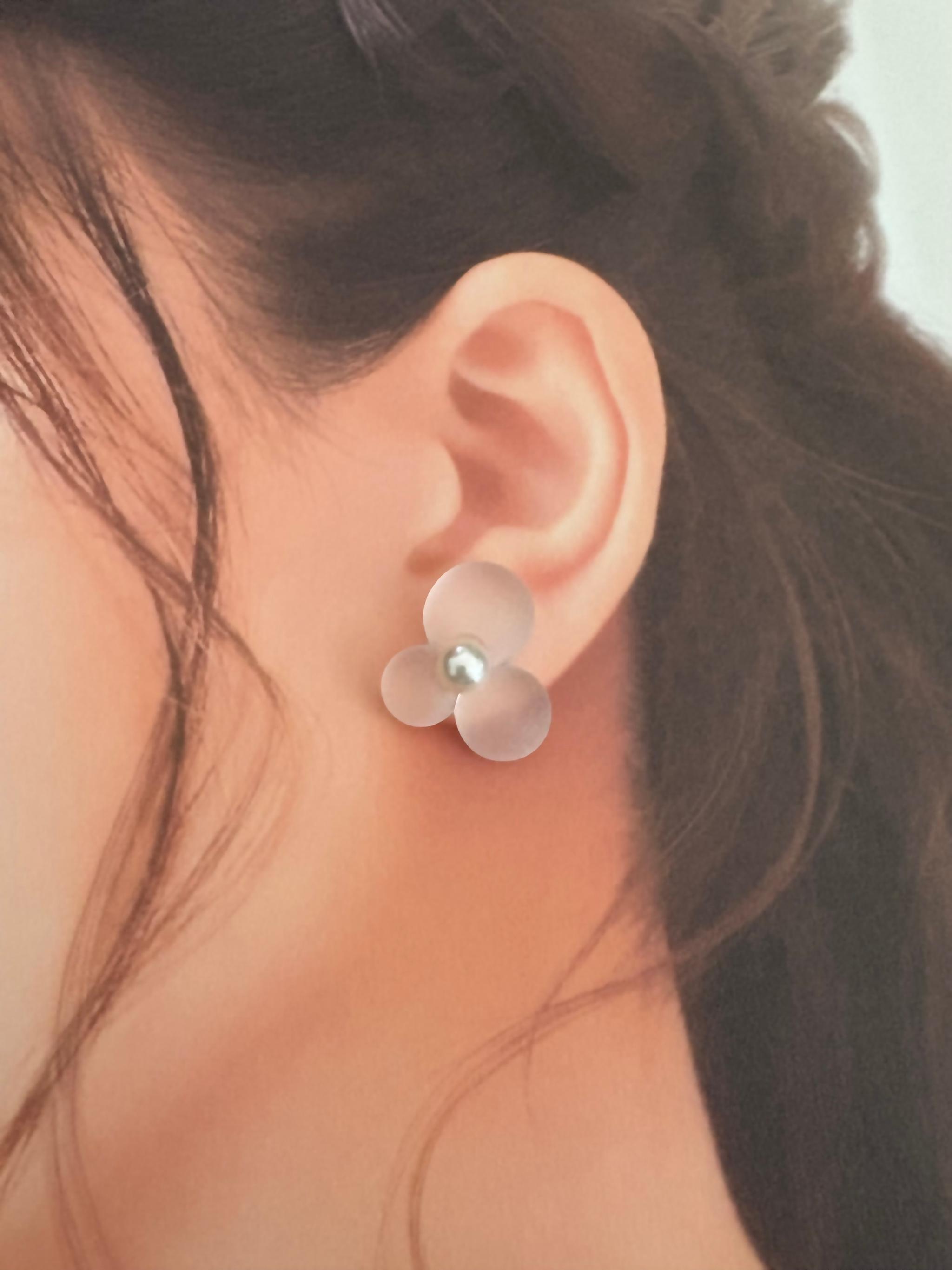 ガラスとパールのお花ピアス(ステンレスポスト使用)