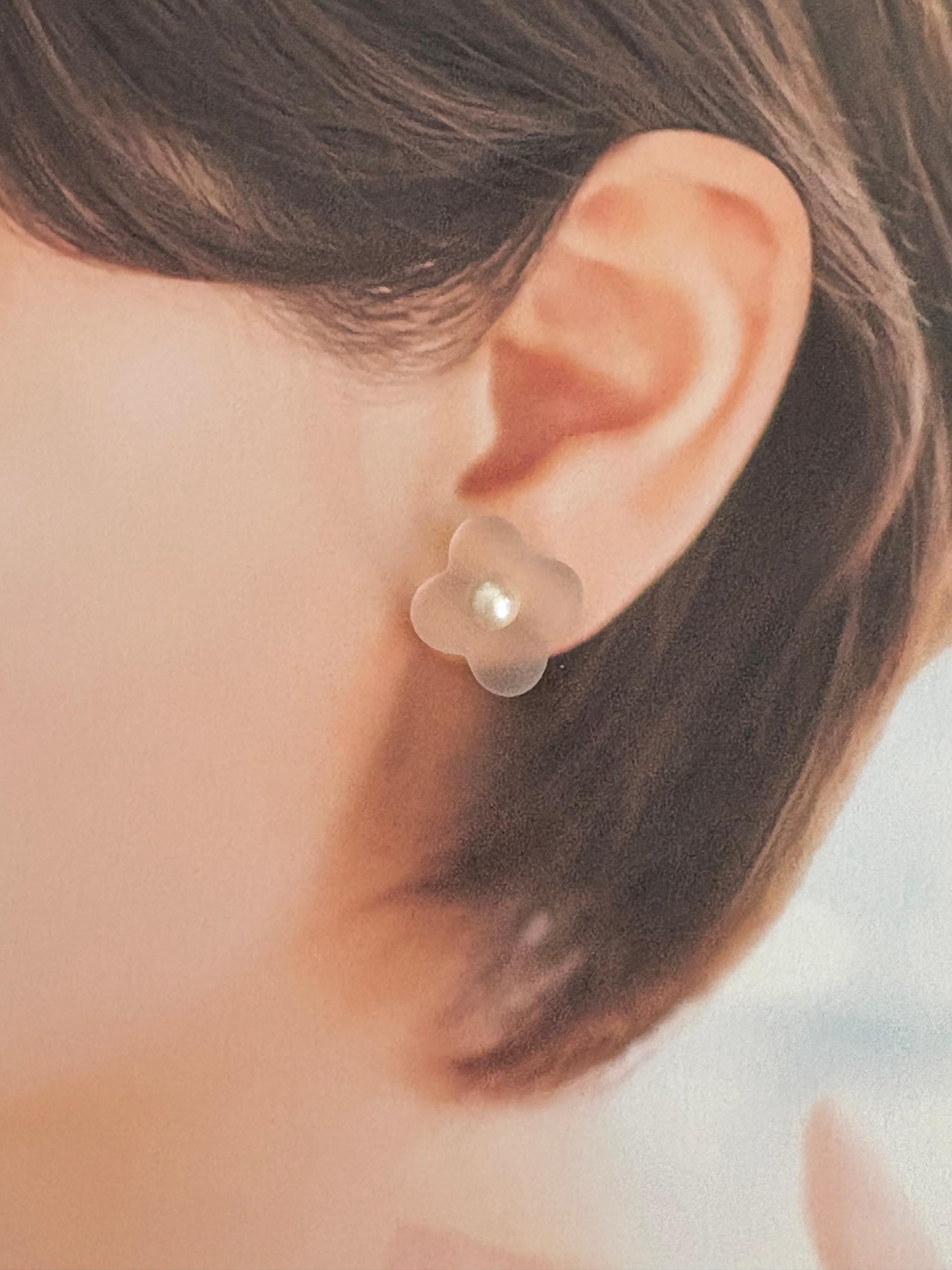 ガラスとパールの小花ピアス(ステンレスポスト使用)