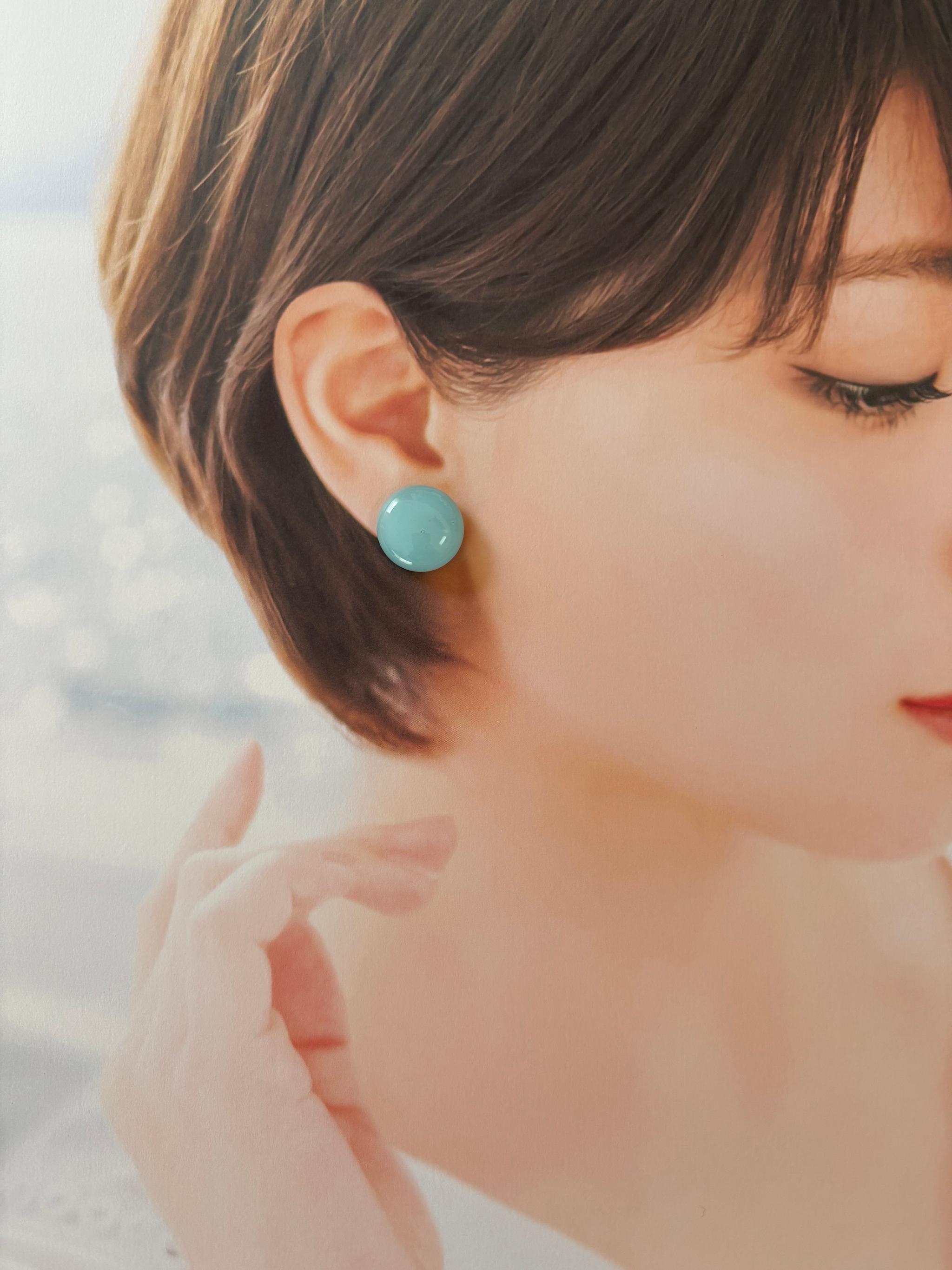 ガラスのイヤリング【ブルー、レッド、グリーン】ステンレスポストのピアスに変更可可